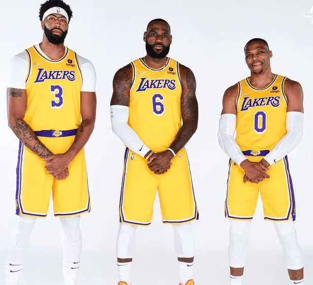 湖人媒体Lakers All Day Everyday更新动态，带领球迷回顾历史
