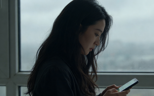 拆迁分5套房，作为家中独女，我却一套没有，我带着丈夫和儿子搬离娘家，6天后房产被强制冻结