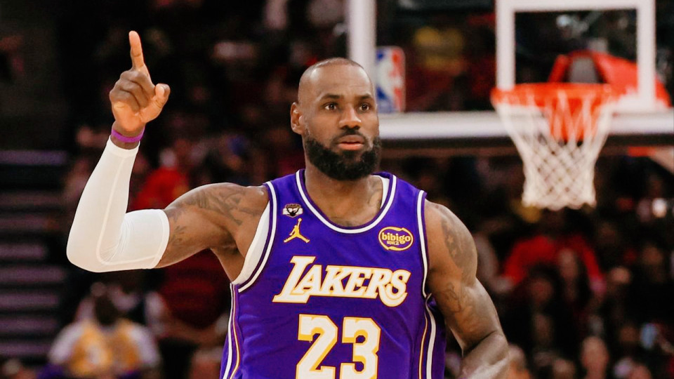 詹姆斯14中13砍30分，东契奇40+9+10准三双！火箭三天内两负湖人