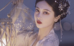 年底大扫除，我被电焦了，醒来竟和父母一起穿越到古代，一来就碰到战乱