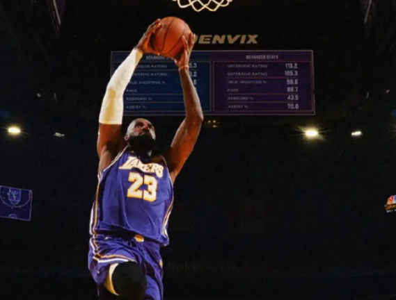 就詹姆斯这打球的意识和传球的精准，真的长期接触篮球的人是不可能不欣赏的
那长传的