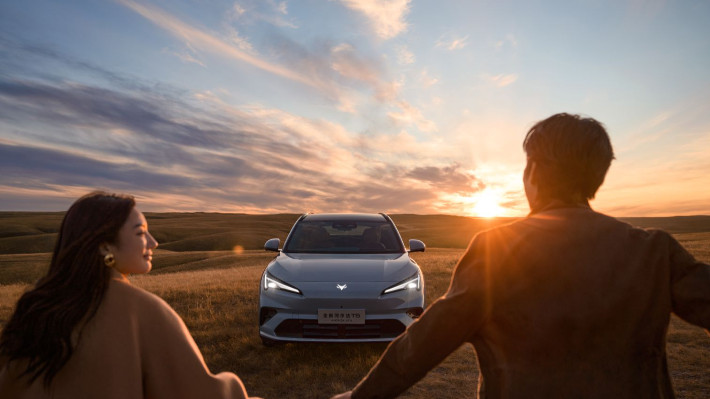 十万级纯电SUV实测，埃安i60与极狐阿尔法T5，谁能满足家用需求？