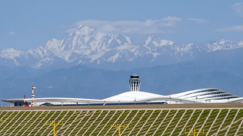 从“堆算力”到“造价值”，国产芯片助推AI产业寻求商业闭环