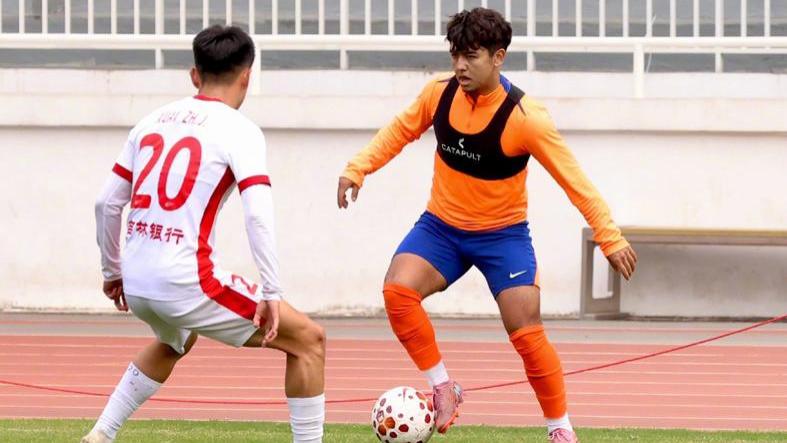 2-1 0-2！齐鲁双雄疯狂一日！泰山逆转亚泰，众小妖惊艳，西海岸不敌俄超下游队