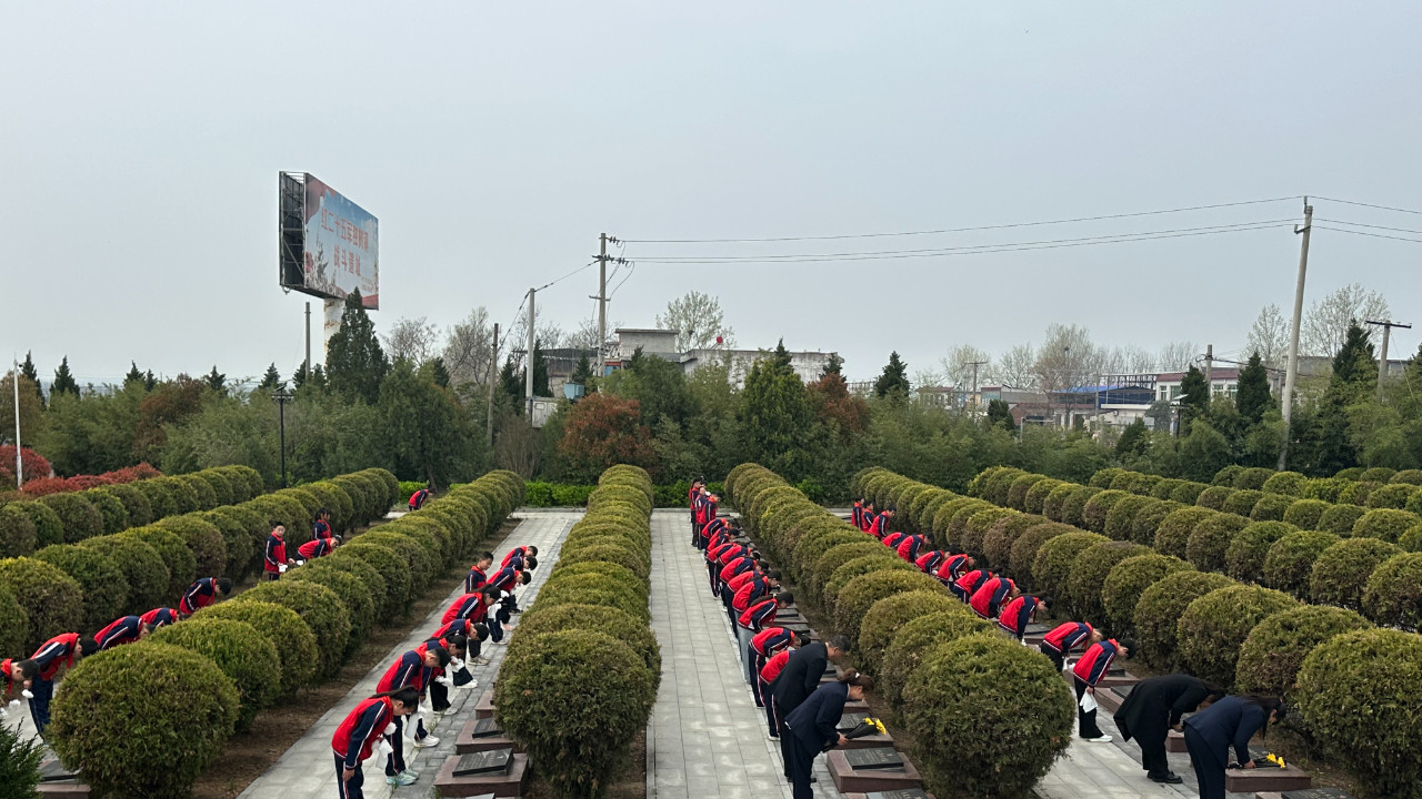 南阳市43小学开展“清明祭英烈”活动