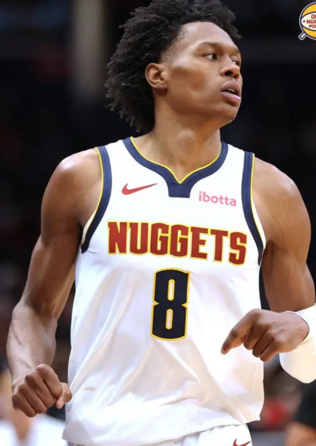 NBA季后赛，掘金（1）对阵森林狼（2）。
赛前，掘金官方公布了对阵森林狼G4的