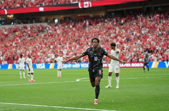 美加墨世界杯小组赛B组第2轮，加拿大迎战卡塔尔。全场结束，上半场拉林破门、戴维梅