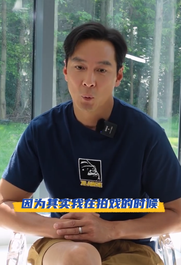 吴彦祖精准拿捏中国式社恐！和外国教授畅谈时点明，国人在海外的拘谨不是社恐，是英语