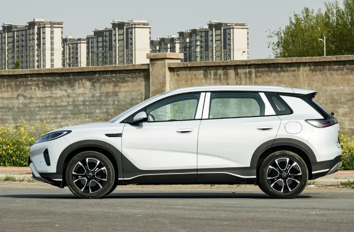 海狮05DM-i实车亮相新增26.6kWh电池组紧凑型家用插混SUV新选择
外观