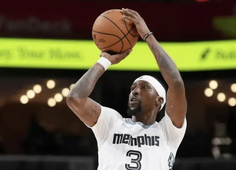 记者Michael Scotto报道，灰熊球员波普预计将执行价值2160万美元的