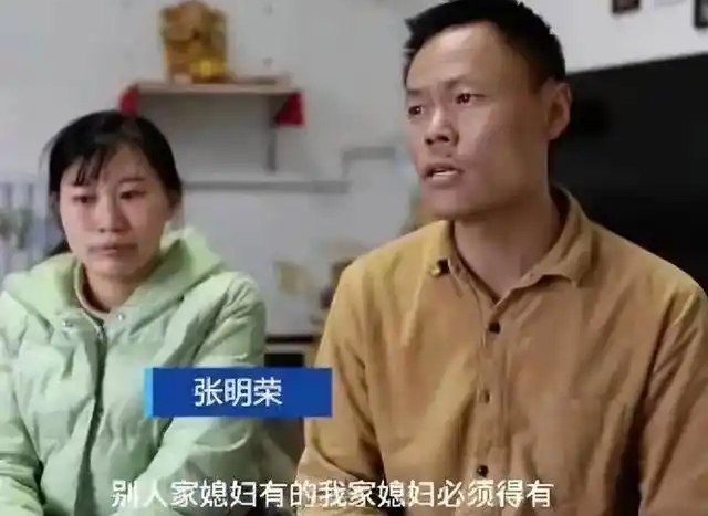 21岁女孩为爱情摔成瘫痪，男友对她不离不弃