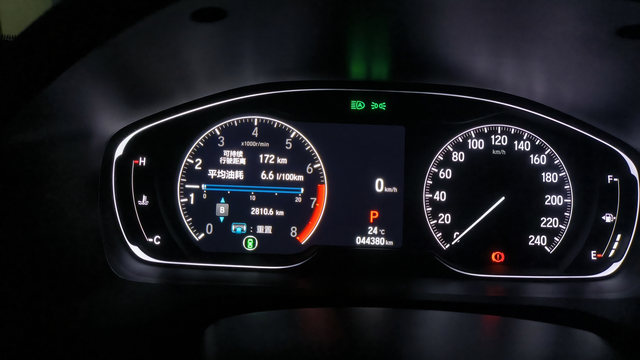 突发的语音交互
有时行车过程中，和家人聊天的过程中，谈话间的有些词语莫名的唤醒了