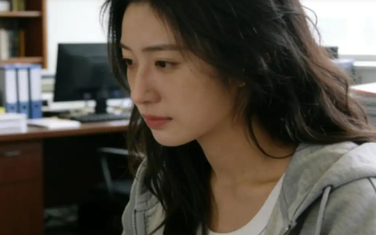 我去妈妈二婚后的新家过年，开门人竟是我顶头上司，我脱口而出：爸！我妈一巴掌扇在我后脑勺上