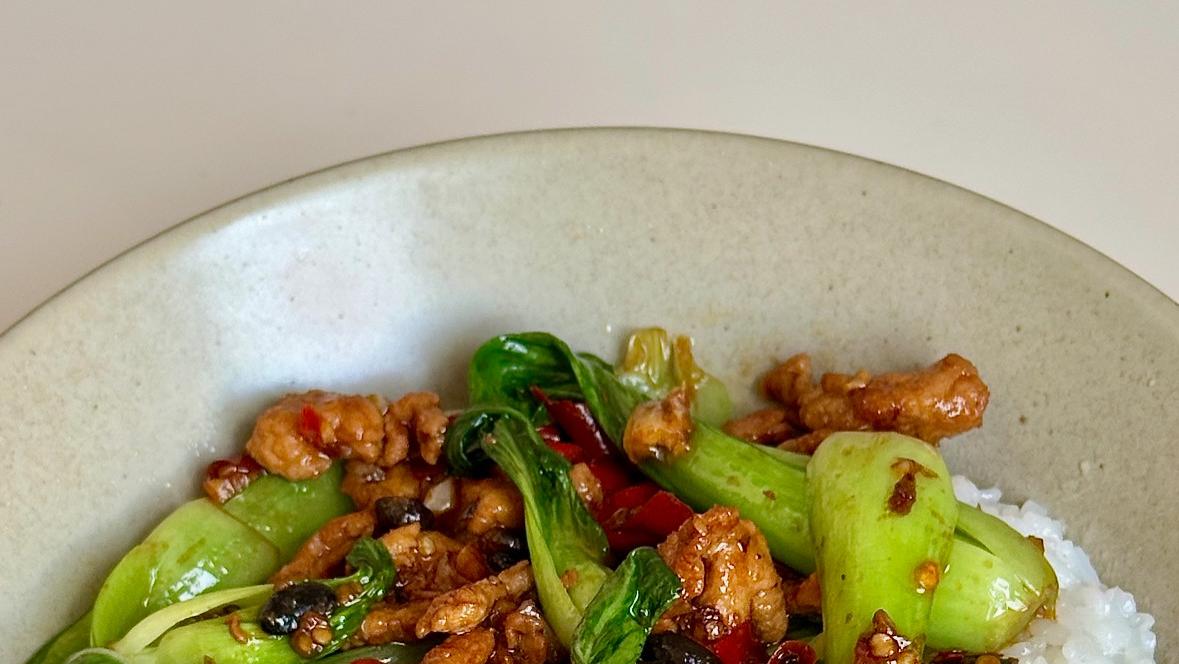一盘油菜炒肉里的家常烟火