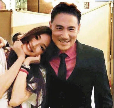 她说张学友是神一样的存在，也始终强调偶像只要远远观望、默默祝福就好。
她说“偶像