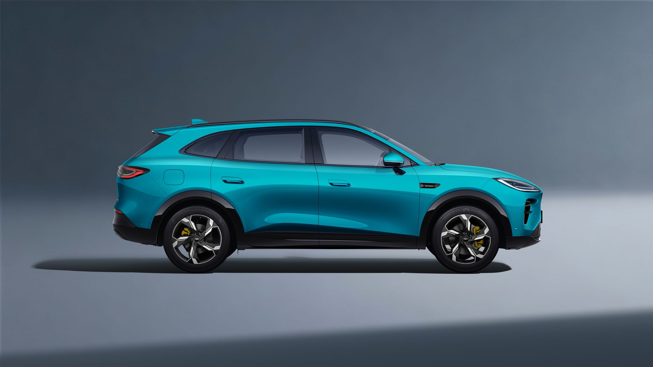 家用SUV的设计，终究该回归家庭本身。风云T9L的设计思路，让我看到了对乘车者的