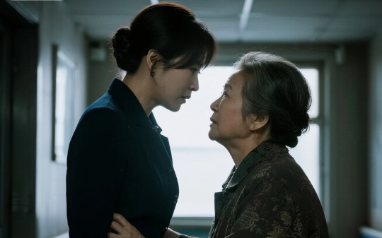 老公手术失败，我哭得撕心裂肺，可他临终前却在我耳边低声说了句话，我听后忍不住笑出了声