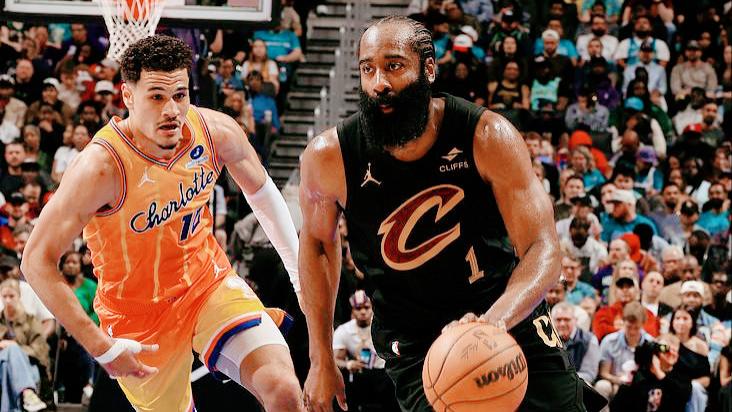 哈登加盟骑士首次“出汗”，阿伦吃饼26+14，黄蜂新秀33分难救主