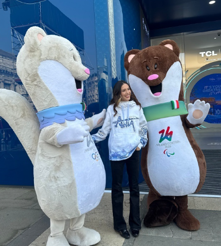 谷爱凌在米兰出席活动
她这次搭配了一身运动装，看起来非常的有活力气息
谷爱凌上身