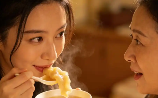 我和丈夫情人同时生产，婆婆说谁生儿子，5套房字就归谁，我生了四胞胎女儿，她生了儿子