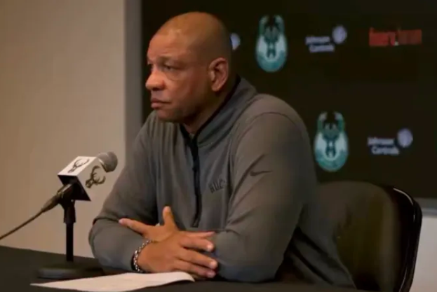 NBA常规赛，雄鹿106-139不敌森林狼。
赛后雄鹿主帅道格-里弗斯接受了记者