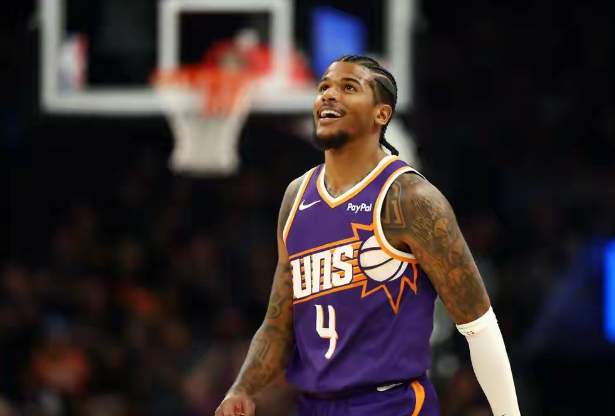 奥特，我觉得你还是坚持自己，让格林下首发吧

莫名其妙太阳VS魔术的比赛第三节打