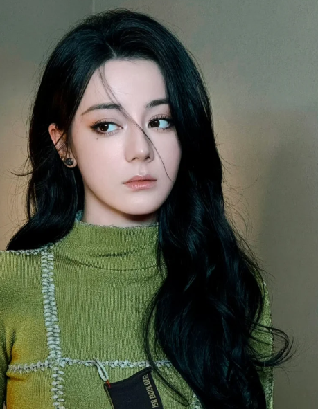 面对深不可测的世界，我一个人显得如此孤独