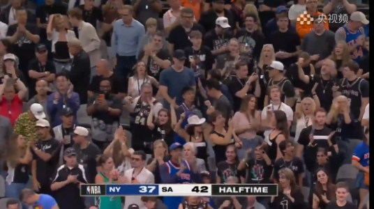 NBA总决赛第五场，半场结束，马刺领先5分，原本最大分差有16分的，结果马刺没能
