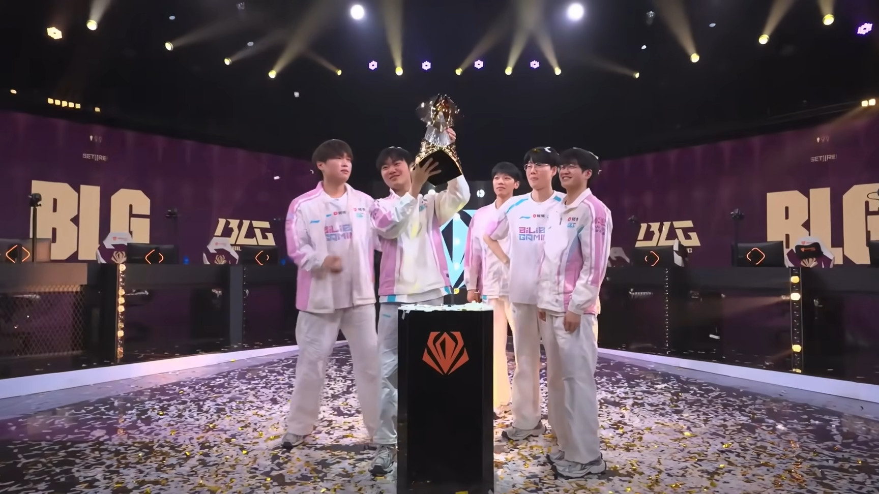 1036天的等待！BLG 3-1复仇G2，LPL终于等到这座国际赛冠军