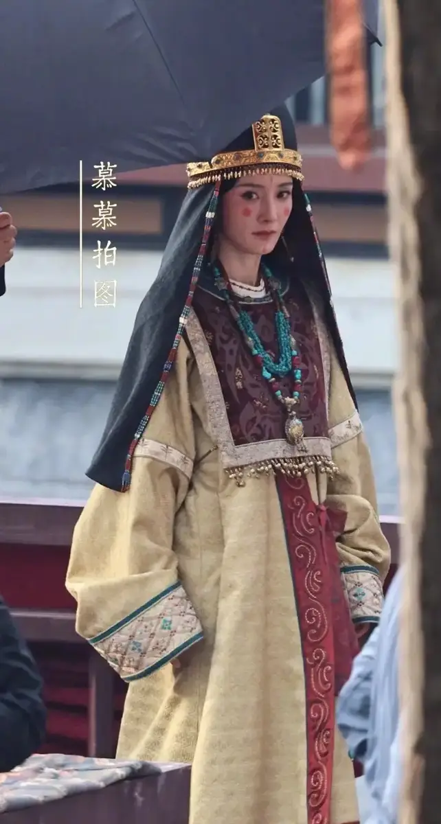 杨幂鲜卑女俑红妆路透 一比一复原历史面魇红妆