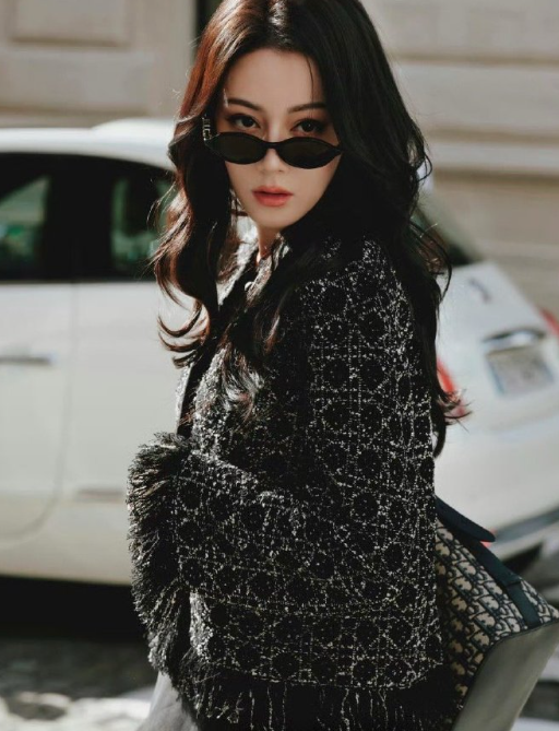 请多和我们分享一下生活的的喜悦吧