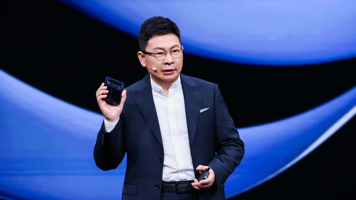 大阔折HUAWEI Pura X Max亮相，华为再拓折叠屏赛道，售价10999元起