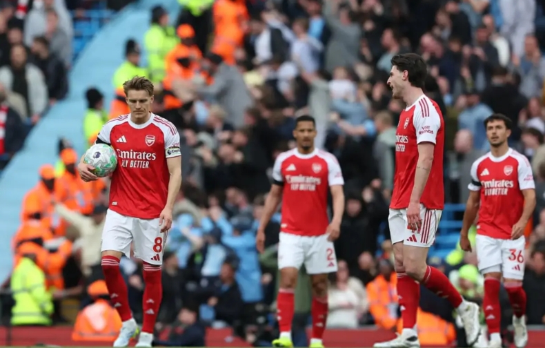 怪不得英超这么成功！
西甲——没啥意思，冠军基本是巴萨的！
德甲——没啥意思，冠