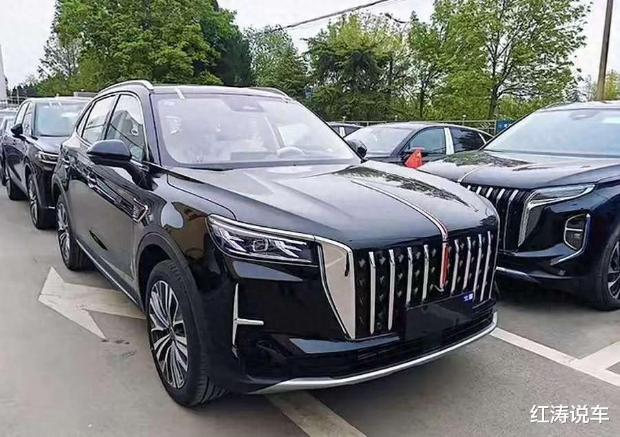 新款红旗HS5到店，外观更大气，内饰更豪华，2.0T动力+8