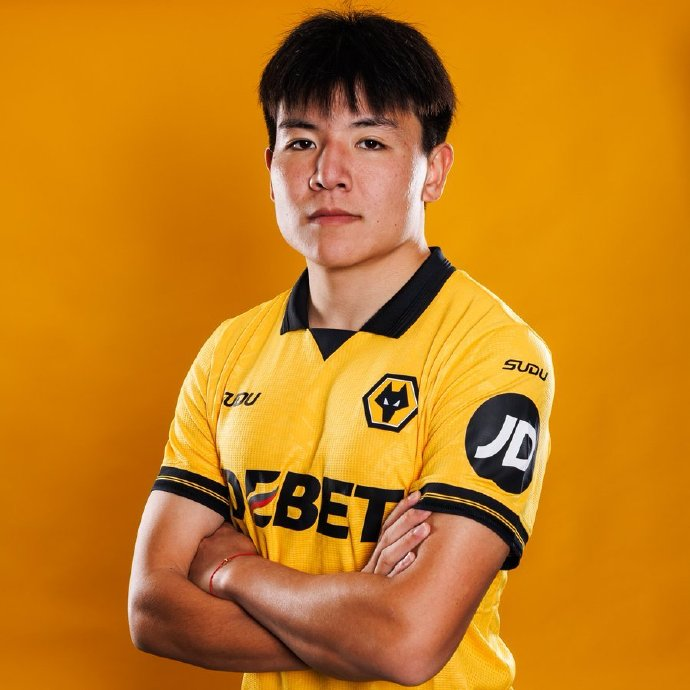 中国国奥队长徐彬完成了加盟英超狼队后的首秀，全场10次抢断表现亮眼，但英媒毫不留