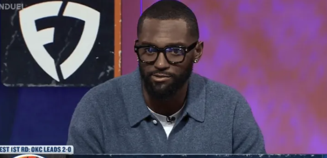 雄鹿球员鲍比-波蒂斯在谈到德文-布克时，提到了雷霆在比赛中的吹罚待遇，并表示自己