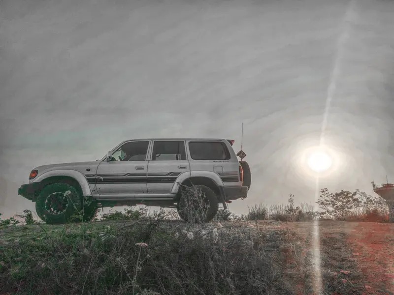 丰田酷路泽GR运动版，3.5T双涡轮，红黑内饰，开着更舒服