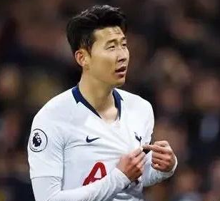世界杯又出惨案了——韩国被自己人坑死，南非笑到拿小组第二
最讽刺的是，韩国只需要