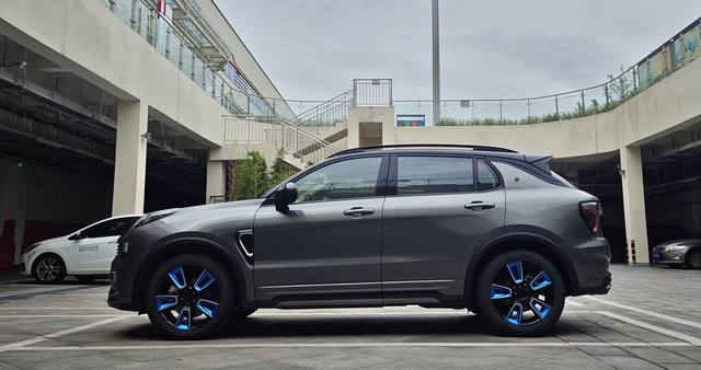 01轮毂改色
终于把耀pro的蓝色的轮毂改色了，整体和谐多了