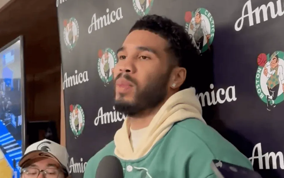 NBA常规赛，凯尔特人主场92-102输给森林狼。
赛后，凯尔特人前锋杰森-塔图