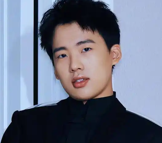 郭麒麟这事儿真让人心疼
本来就是一场再普通不过的私人聚会，选在朋友的私人别墅里，