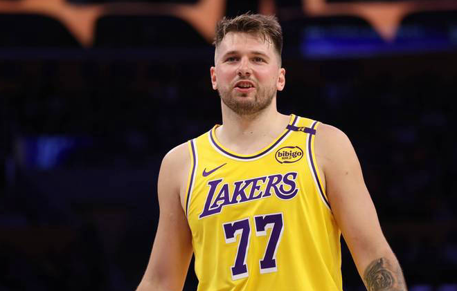 湖人主教练JJ-雷迪克在采访中谈到了卢卡-东契奇的恢复情况。
雷迪克表示：“情况