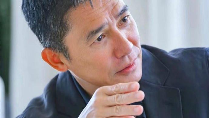 笑不活了😂梁朝伟亲口承认！看电影买6座，社恐实锤