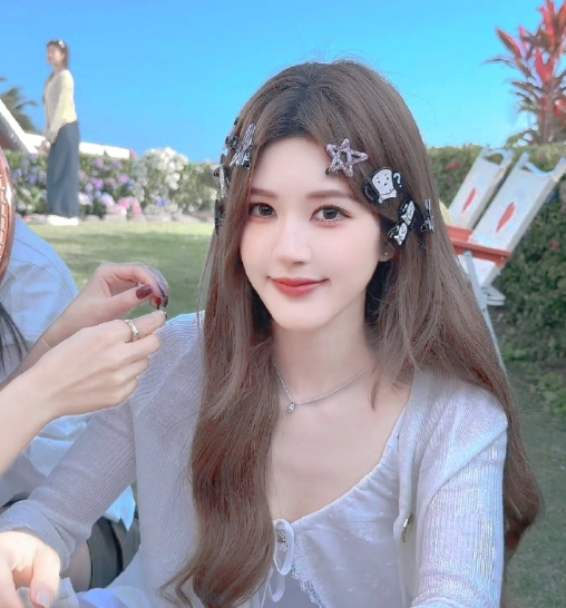 写不出我轰轰烈烈的爱，写不出对你铺天盖地的思念