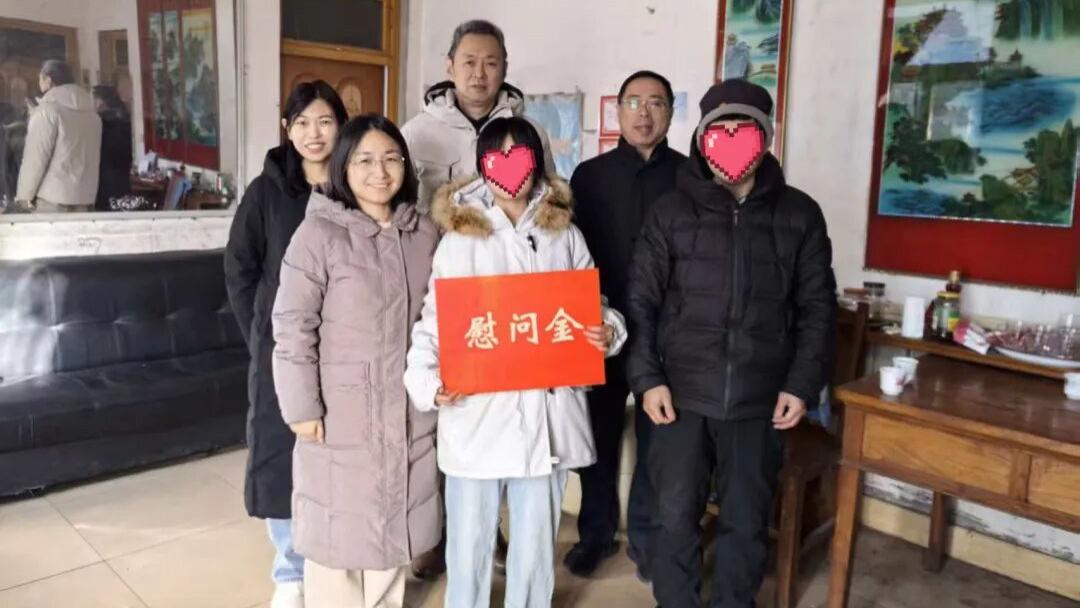 冬日送暖，携爱同行—学院家访活动架起家校“连心桥”