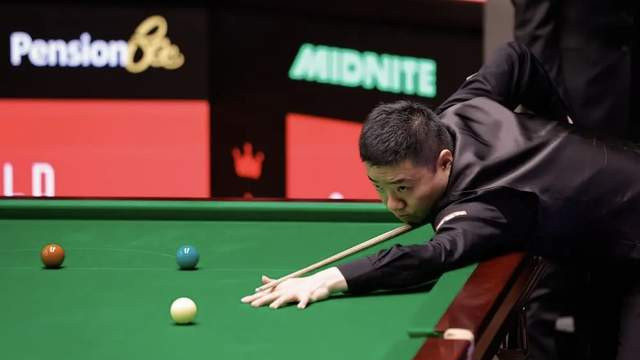 10-5大胜！28万奖金到手，丁俊晖赢球后不笑反淡定？16强战赵心童