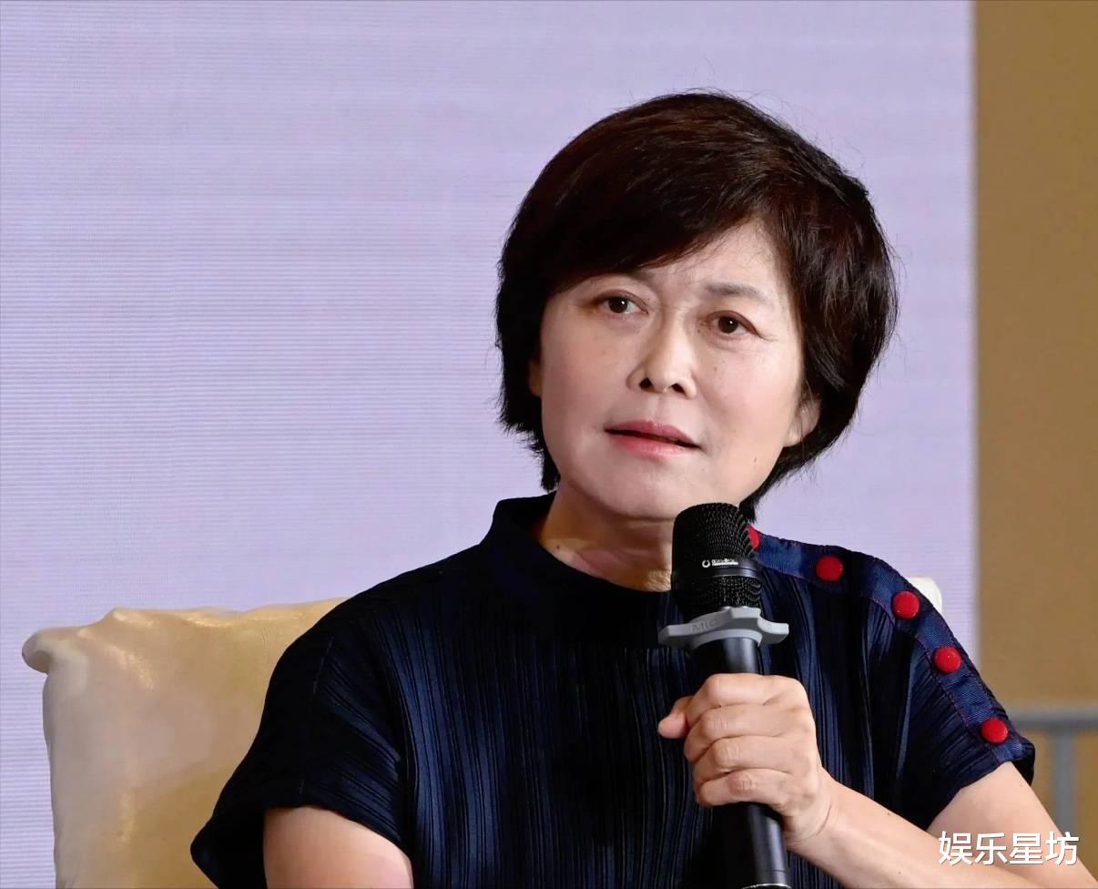 敬一丹辟谣脑溢血传闻：网络谣言下的理性之思
