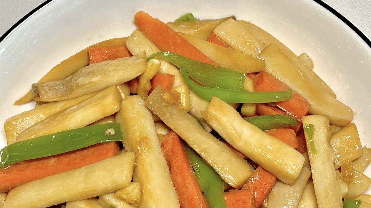鲜香入味的火腿肠炒杏鲍菇，家常快手菜也能吃出好滋味