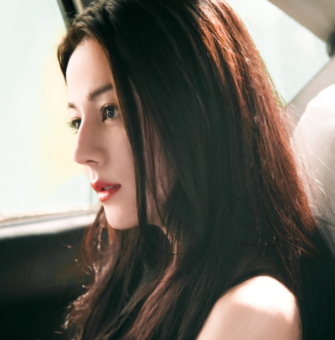 你在台上闪闪发光，我在人海为你点灯