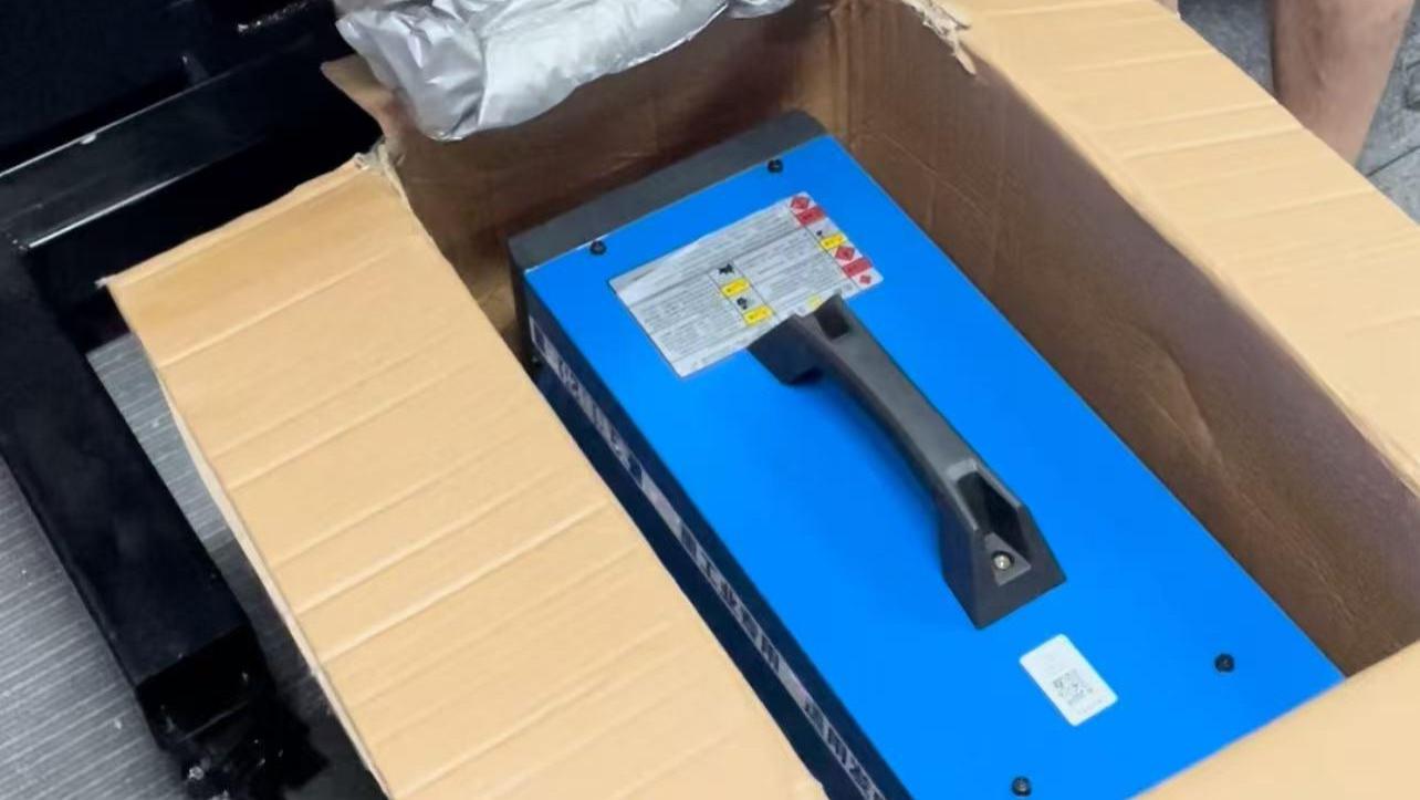 “暴力分拣”克星！机械设备大批量包装新宠，聚氨酯发泡胶如何打造运输“金钟罩”？